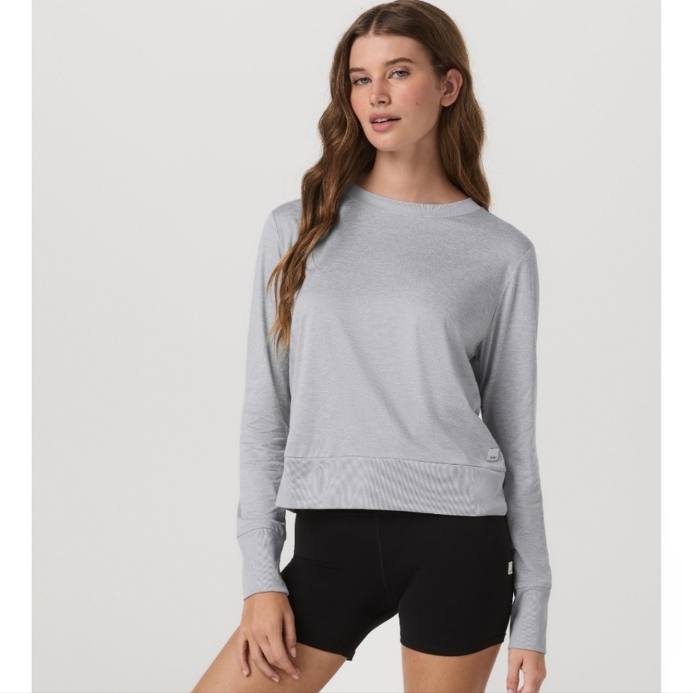 Vuori Daydreamer Top‎ Gray Long Sleeve Crew